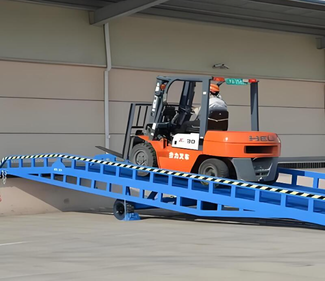嘉黎移动式卸货平台（叉车用）